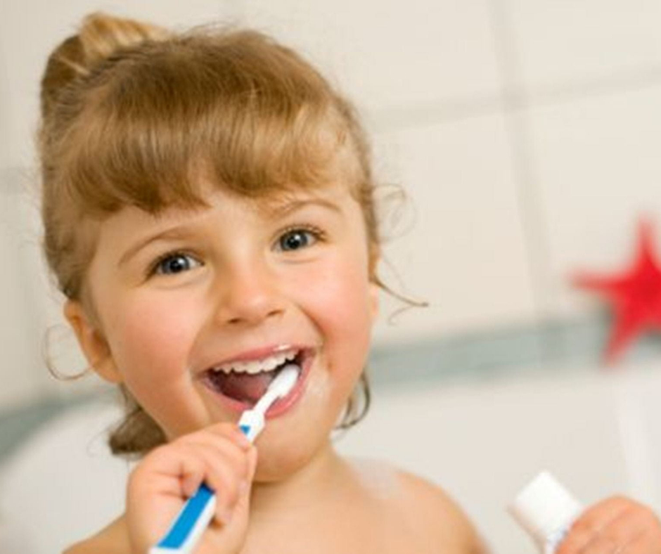 quando iniziare a lavare i denti ai bambini